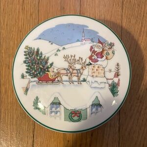 Nikko Holiday Santa and Reindeer Candy Dish w/lid